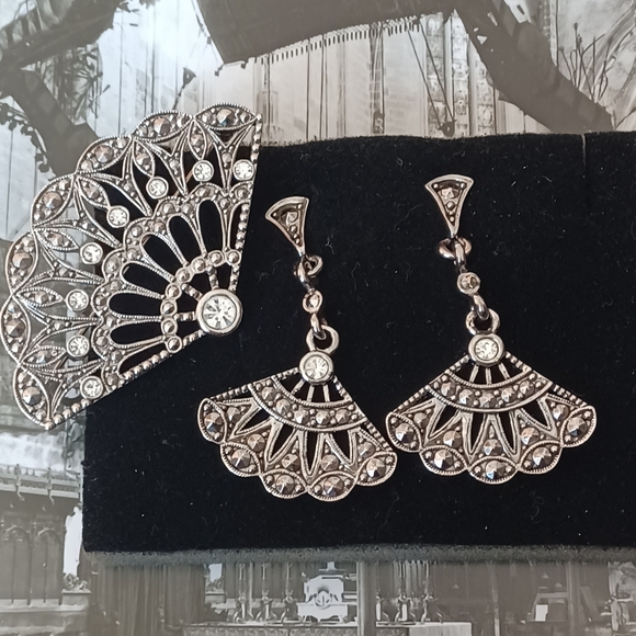 Vintage Avon Art Deco Fan Shaped Brooch&Earrings Set 🩶💫 - Picture 3 of 9